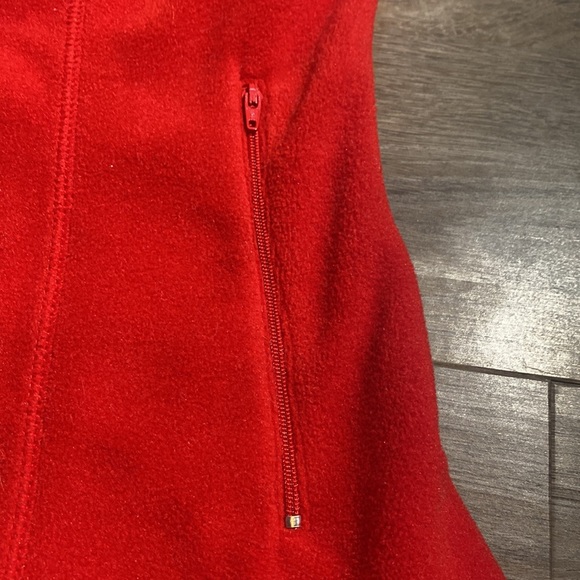 Gap Red Fleece Vest in Size M with Zipper Pockets - Picture 2 of 3